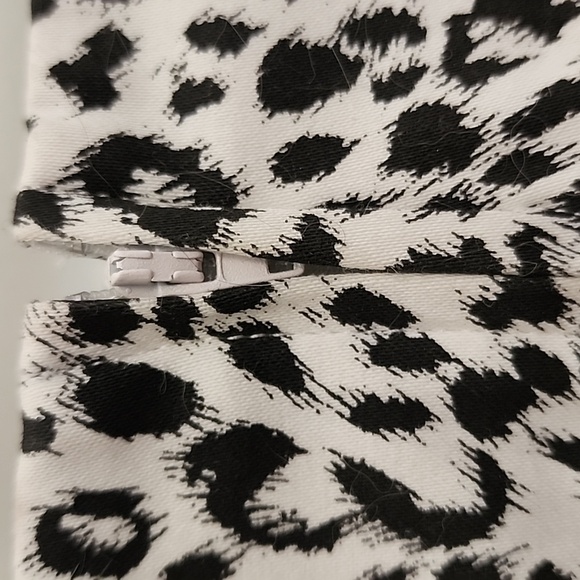 Wet Seal Black & White Leopard Cheetah Print Mini Skirt New with Tags - Picture 4 of 7
